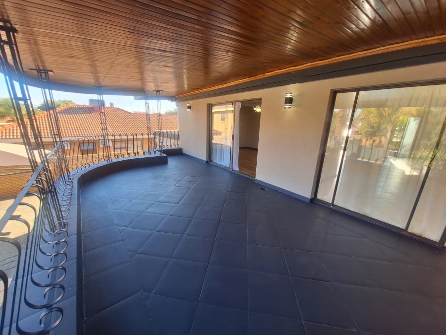 5 Bedroom Property for Sale in Roylglen Gardens Northern Cape